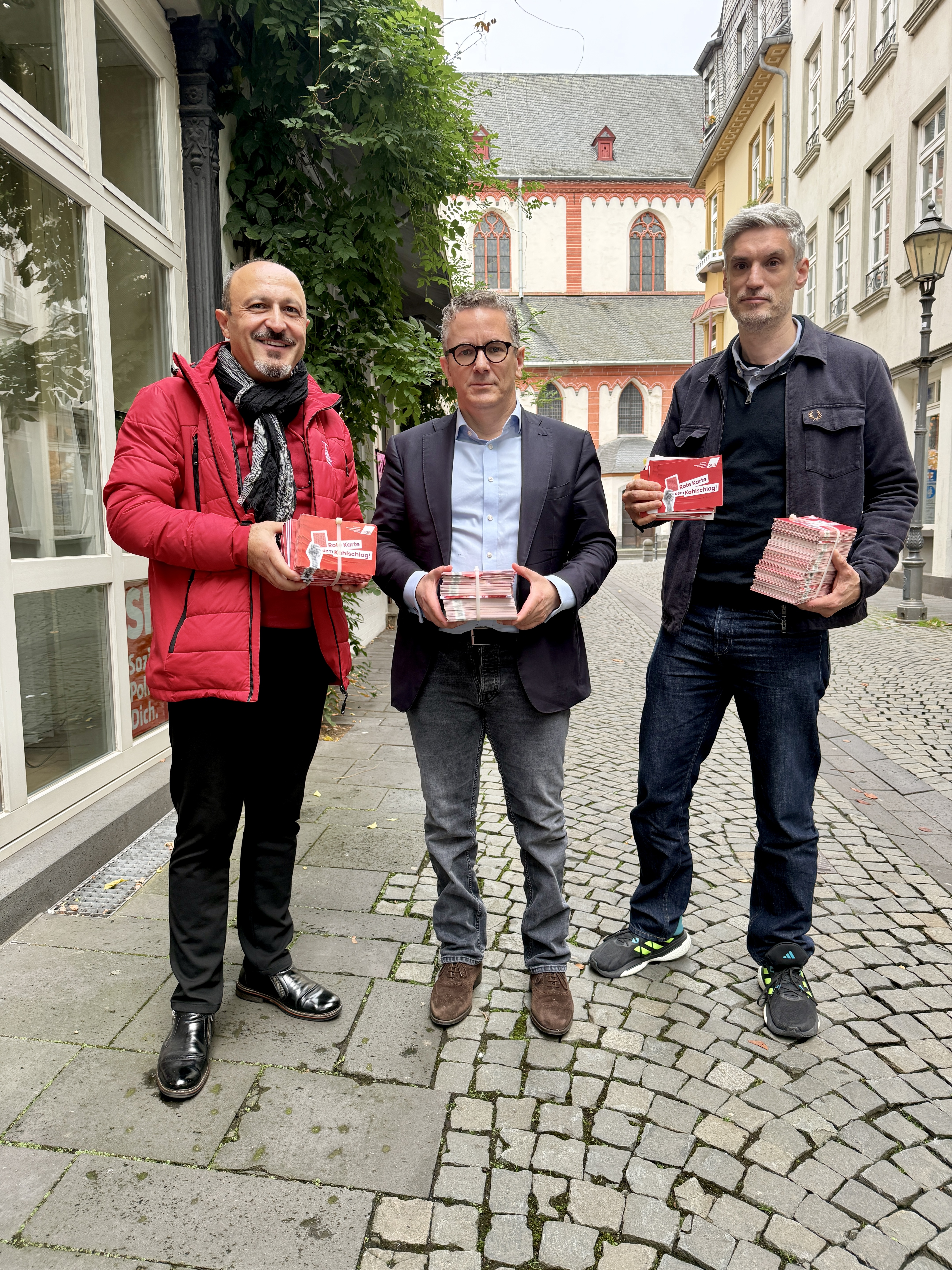 2026-10-19-DGB und IG Metall übergeben Rote Karten an MdB Thorsten Rudolph